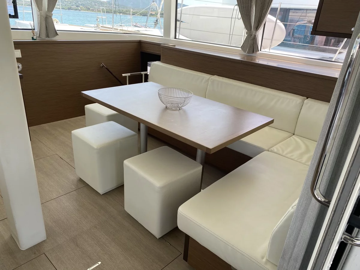 Lagoon 52F (5 cab) (Naka (, WM, , Inverter, Tender Lift))  - 14