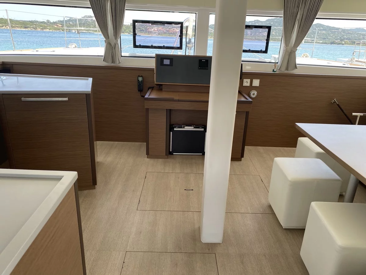 Lagoon 52F (5 cab) (Naka (, WM, , Inverter, Tender Lift))  - 11