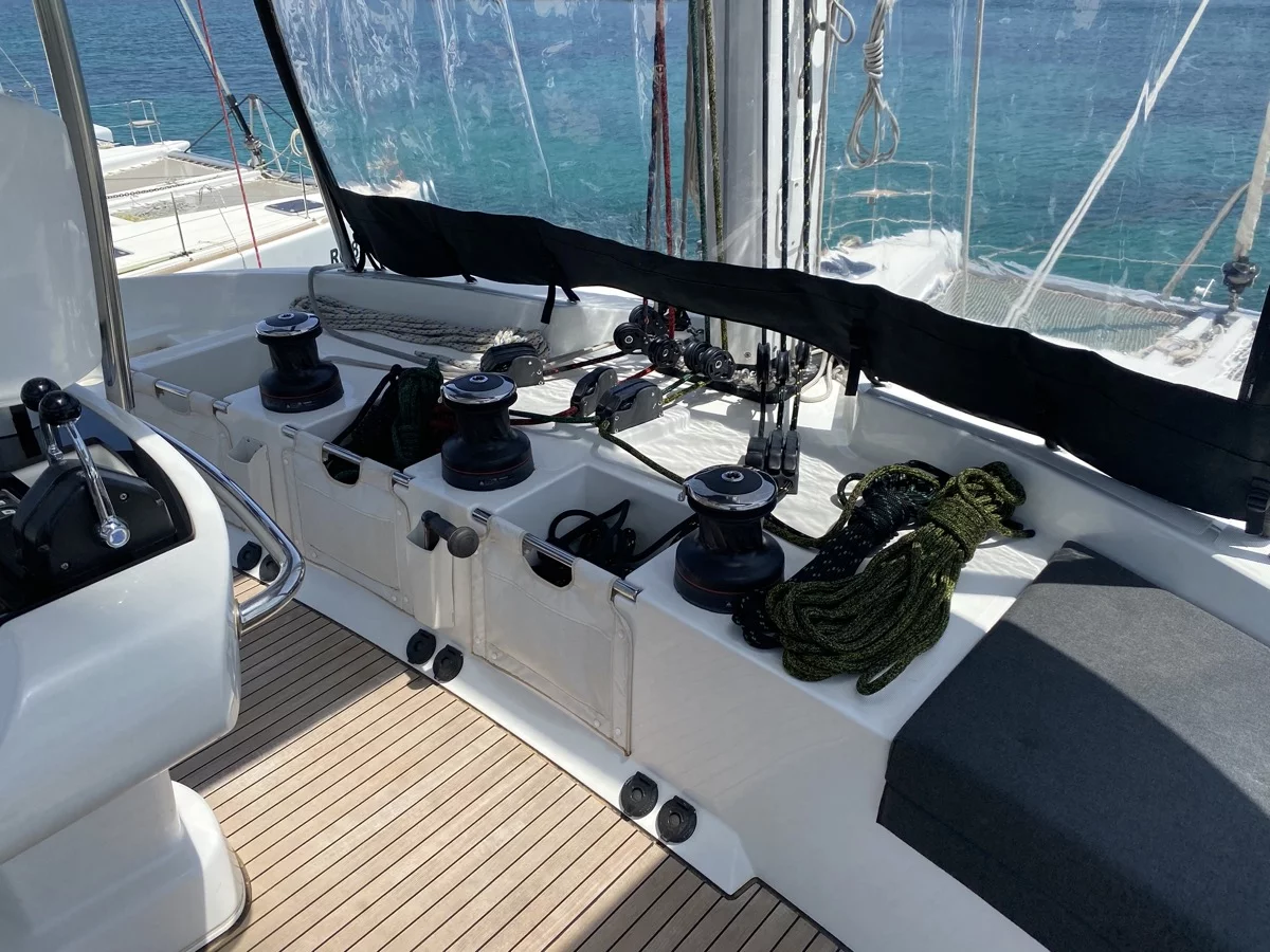 Lagoon 52F (5 cab) (Naka (, WM, , Inverter, Tender Lift))  - 35
