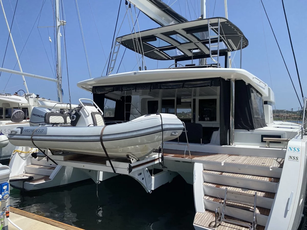 Lagoon 52F (5 cab) (Naka (, WM, , Inverter, Tender Lift))  - 8
