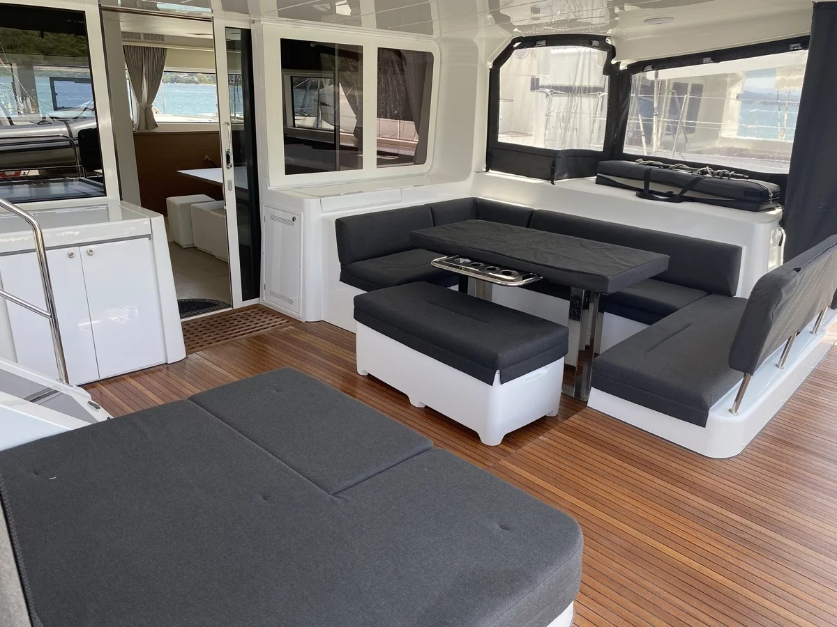 Lagoon 52F (5 cab) (Naka (, WM, , Inverter, Tender Lift))  - 34