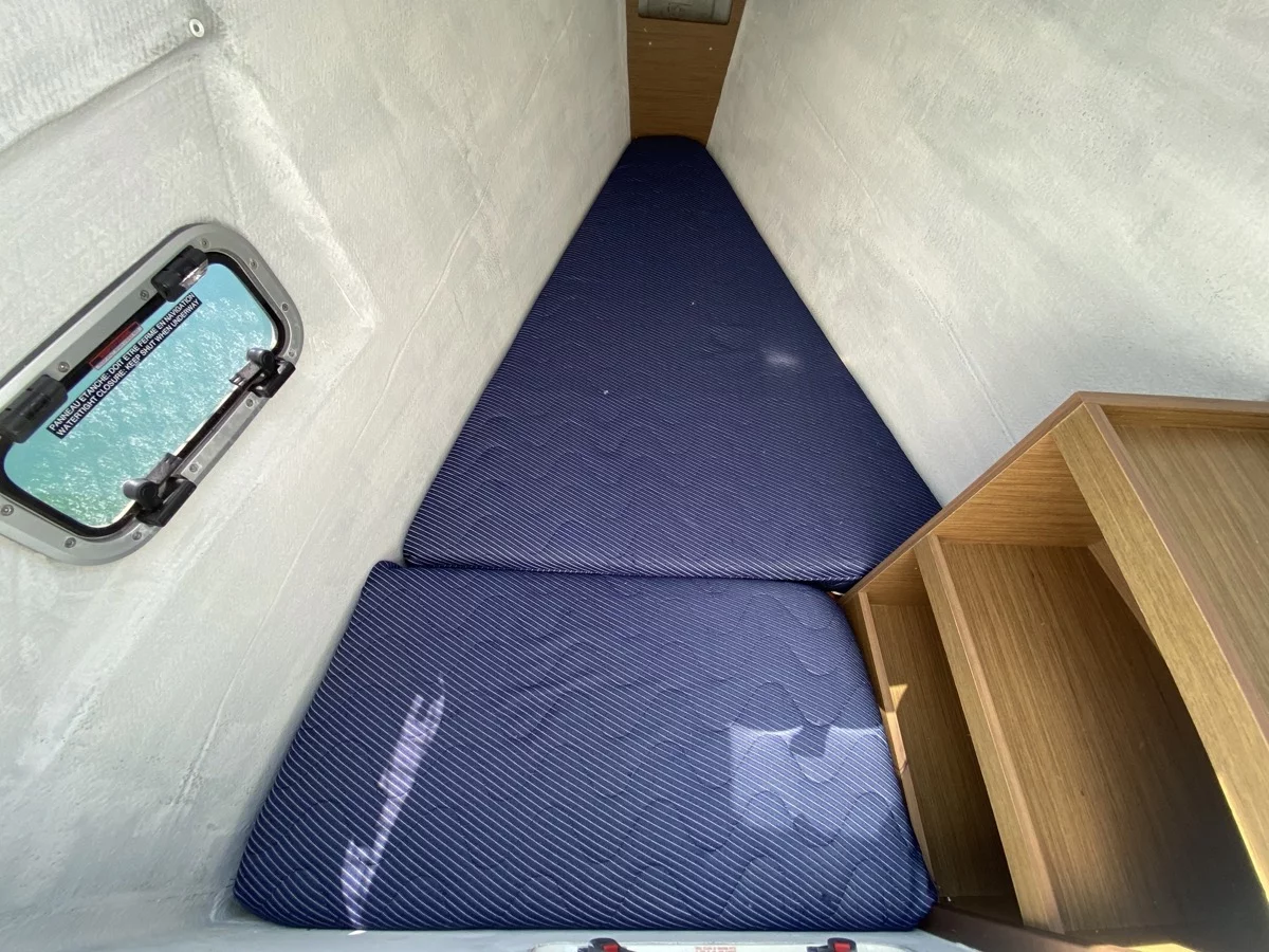Lagoon 42 (Blue Eyes (WM, Inverter, Fans))  - 17