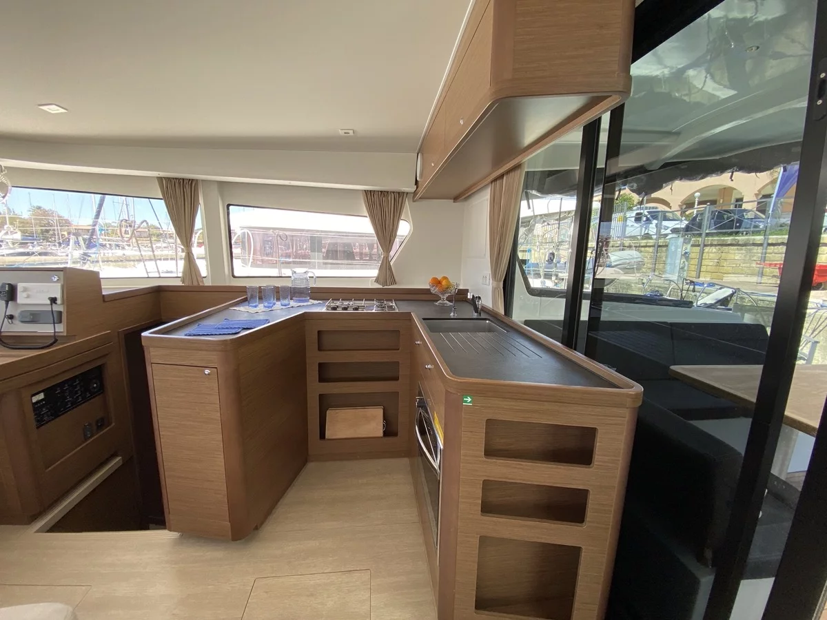 Lagoon 42 (Blue Eyes (WM, Inverter, Fans))  - 1