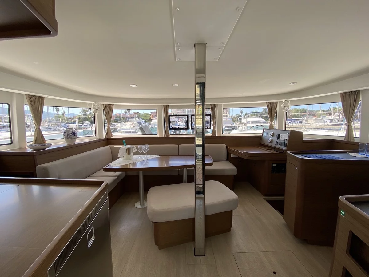 Lagoon 42 (Blue Eyes (WM, Inverter, Fans))  - 23