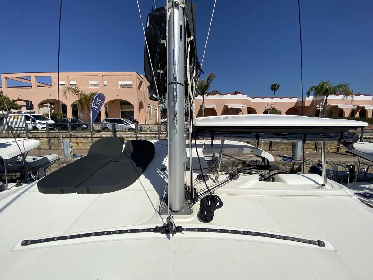 Lagoon 42 (Blue Eyes (WM, Inverter, Fans))  - 14