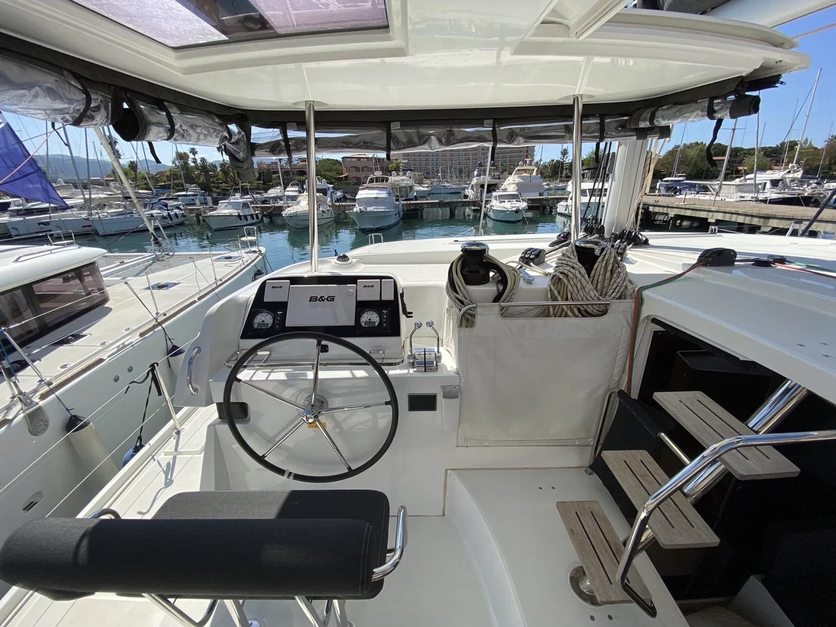 Lagoon 42 (Blue Eyes (WM, Inverter, Fans))  - 19