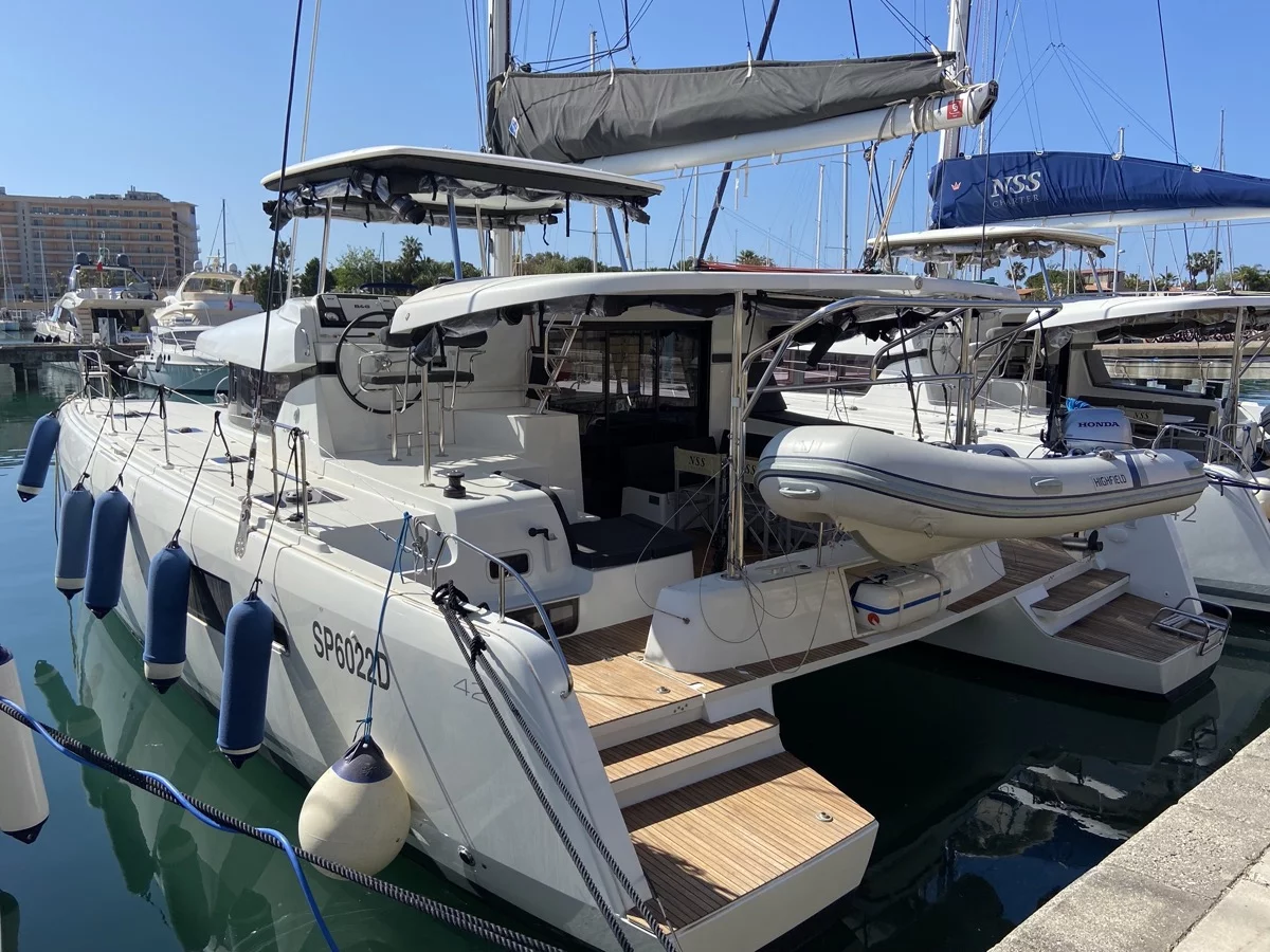 Lagoon 42 (Blue Eyes (WM, Inverter, Fans))  - 21
