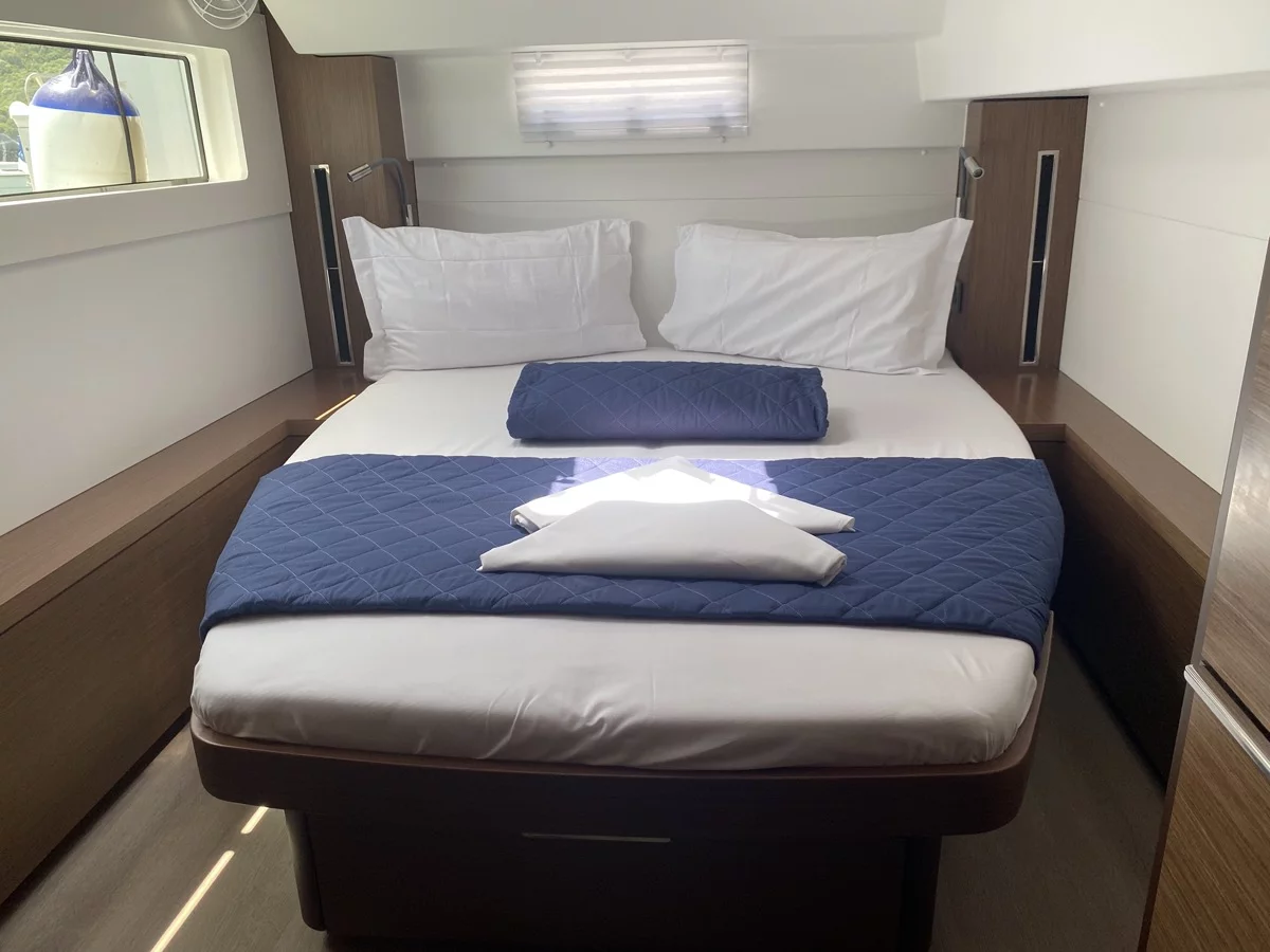 Lagoon 46 (Blue Alma (, WM, , Inverter 12/220V))  - 26
