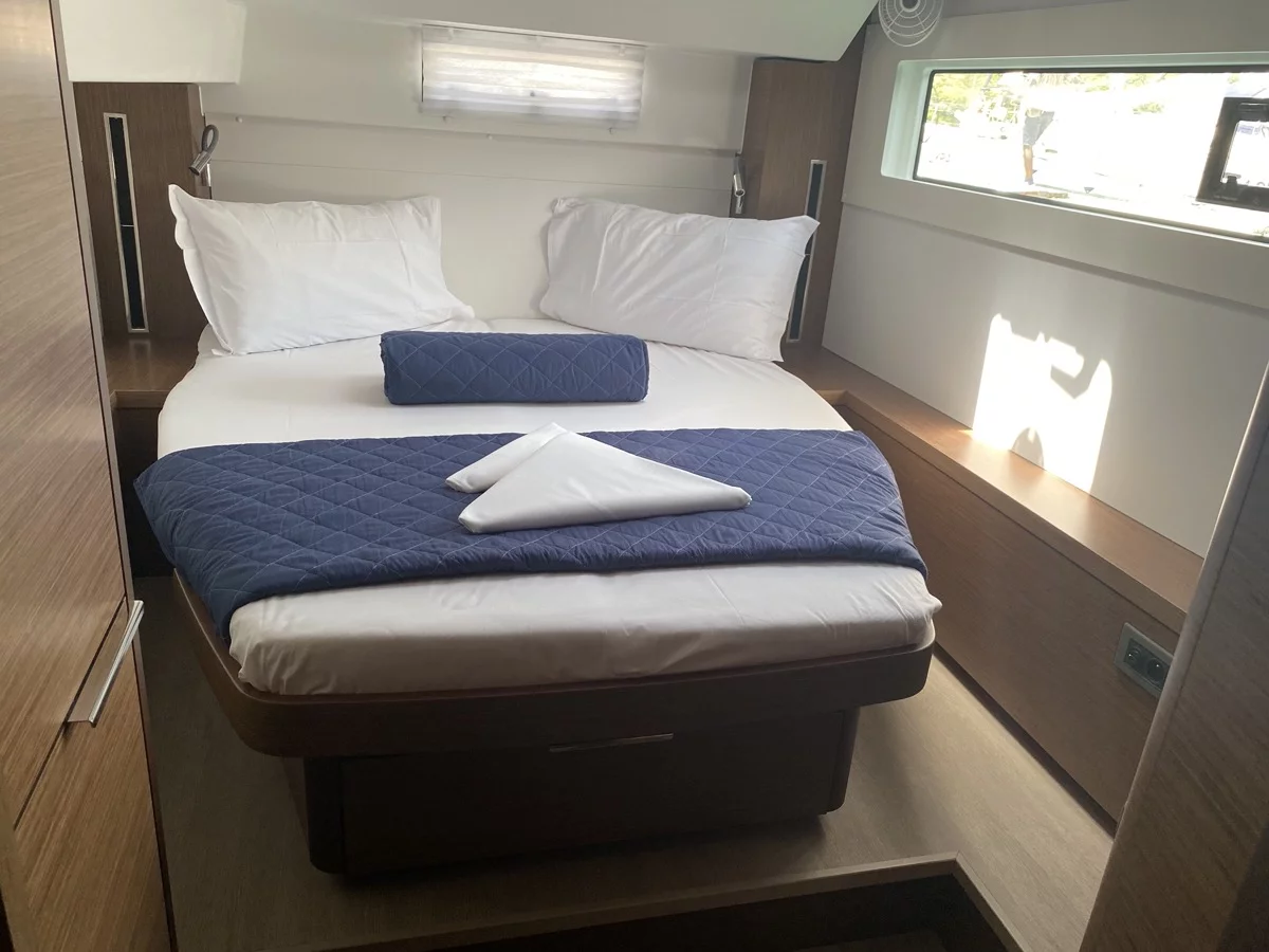 Lagoon 46 (Blue Alma (, WM, , Inverter 12/220V))  - 27