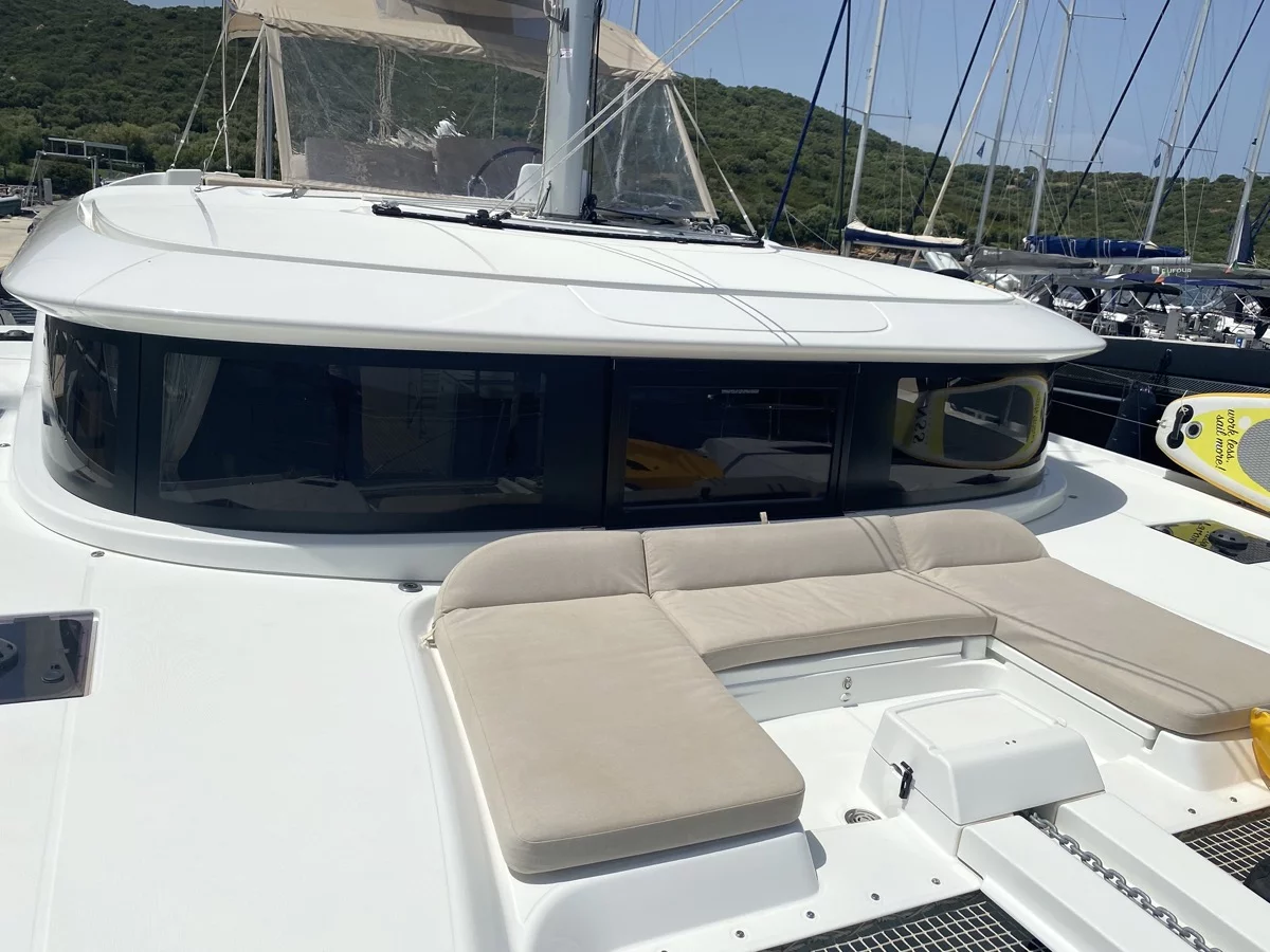 Lagoon 46 (Blue Alma (, WM, , Inverter 12/220V))  - 2