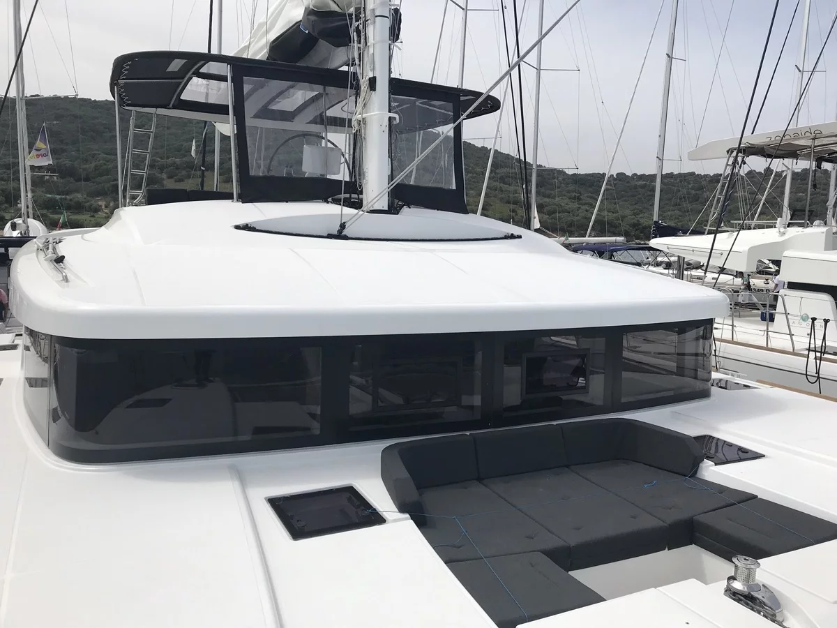 Lagoon 52F - 6 cab (Dugongo II (PTP)(6 cab + 1 crew) (, WM, , Inverter, Tender Lift))  - 14