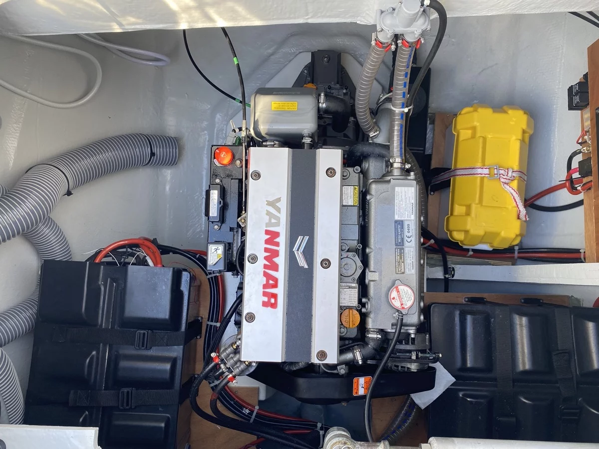Lagoon 42 (Diadema (, WM, , Inverter))  - 21