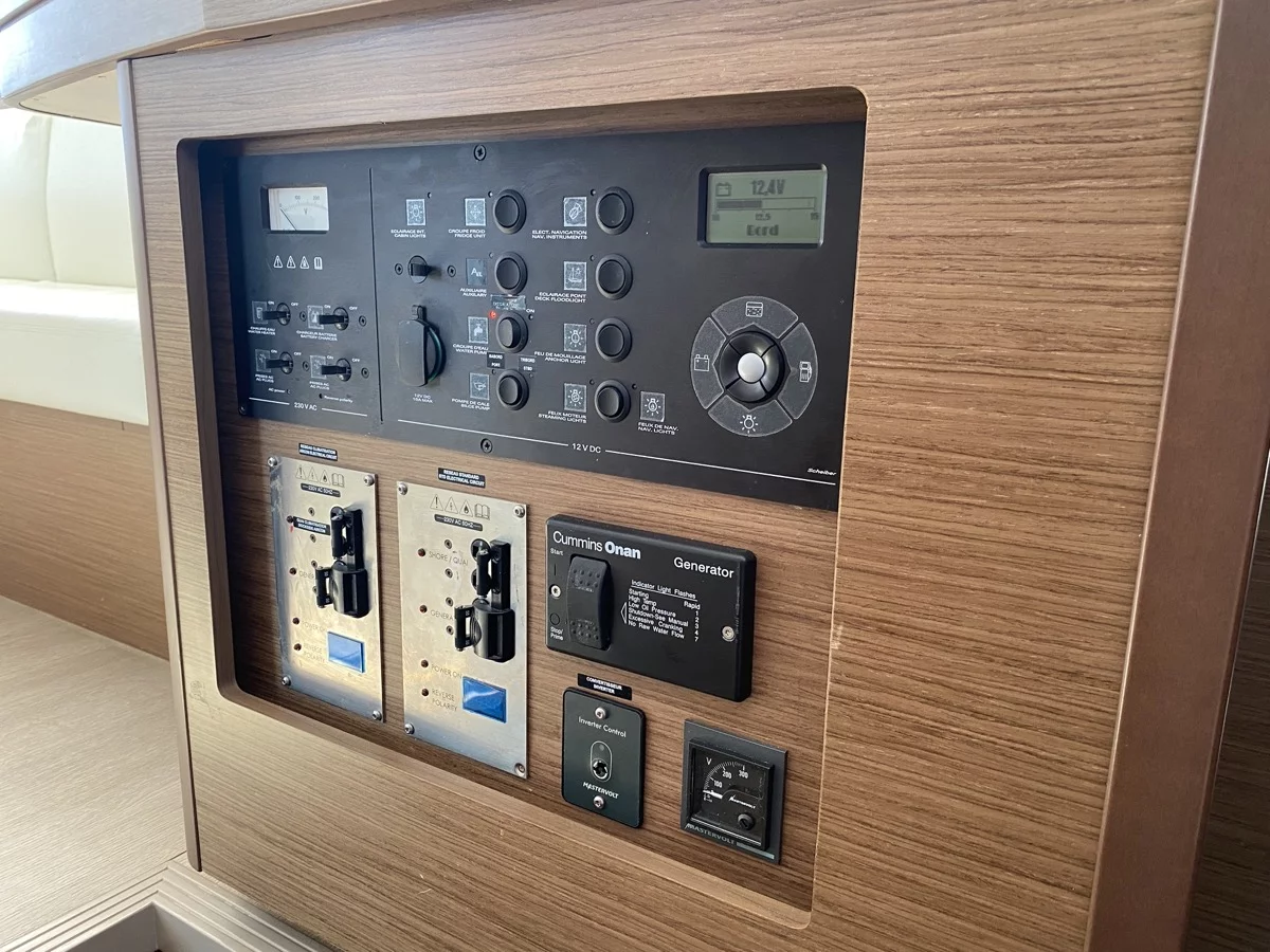Lagoon 42 (Diadema (, WM, , Inverter))  - 13