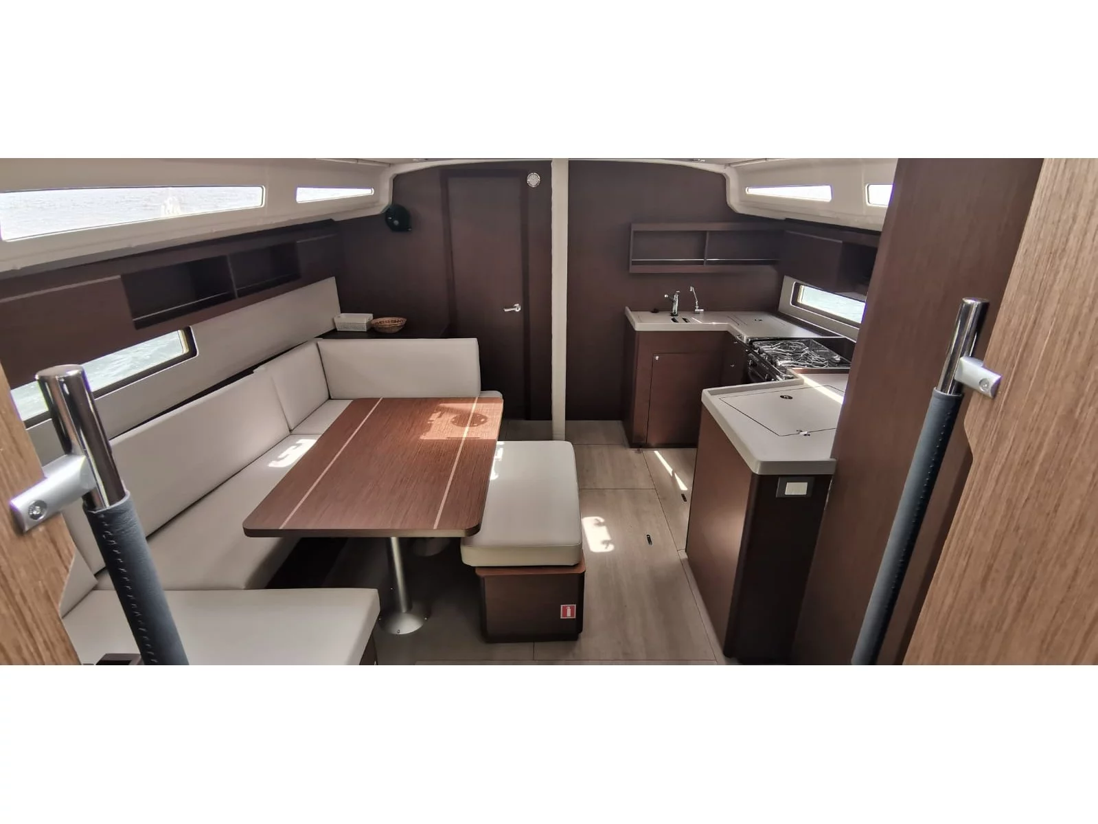Oceanis 40.1 (Milon) Interior image - 8