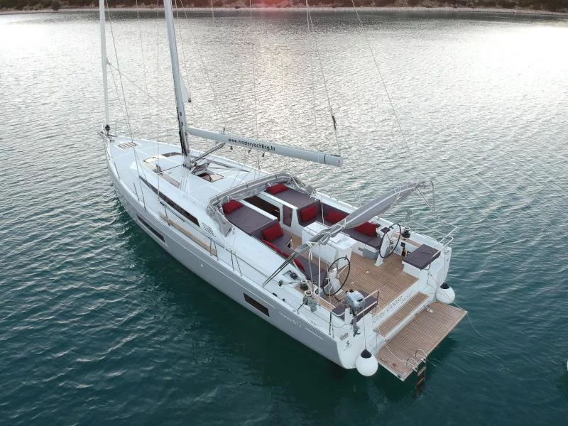 Oceanis 51.1 (GREY GOOSE)  - 82