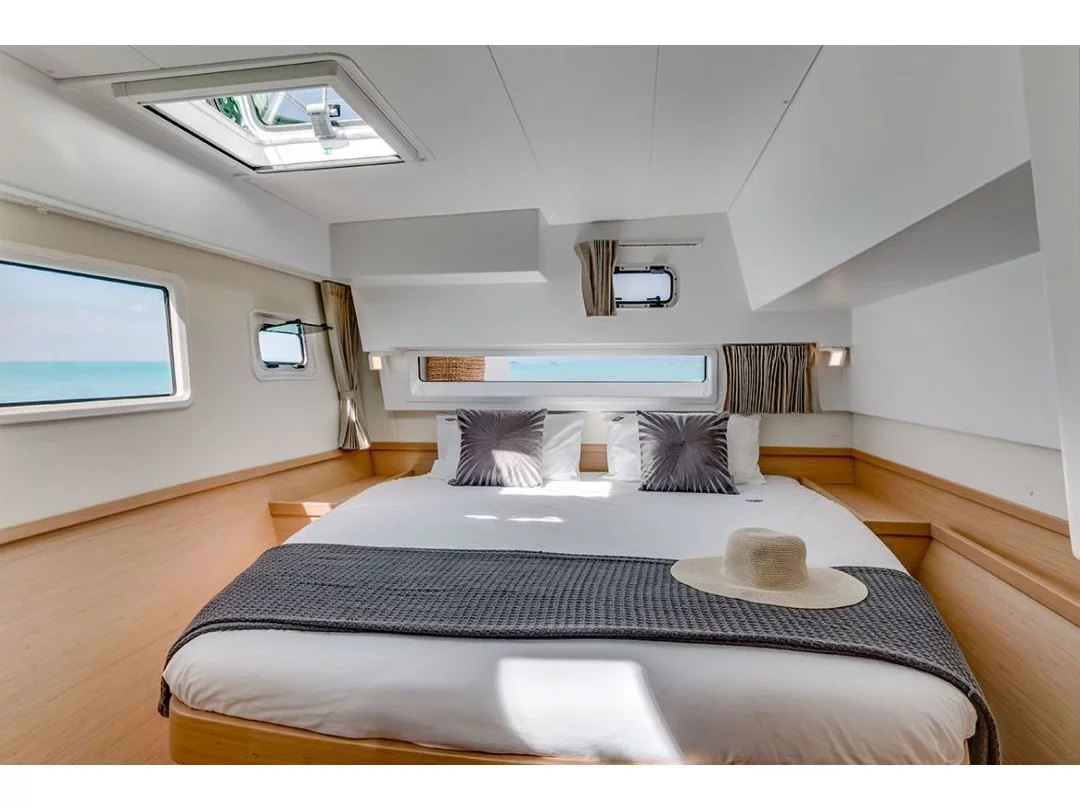 Lagoon 42 (Pazzona II) Interior image - 3