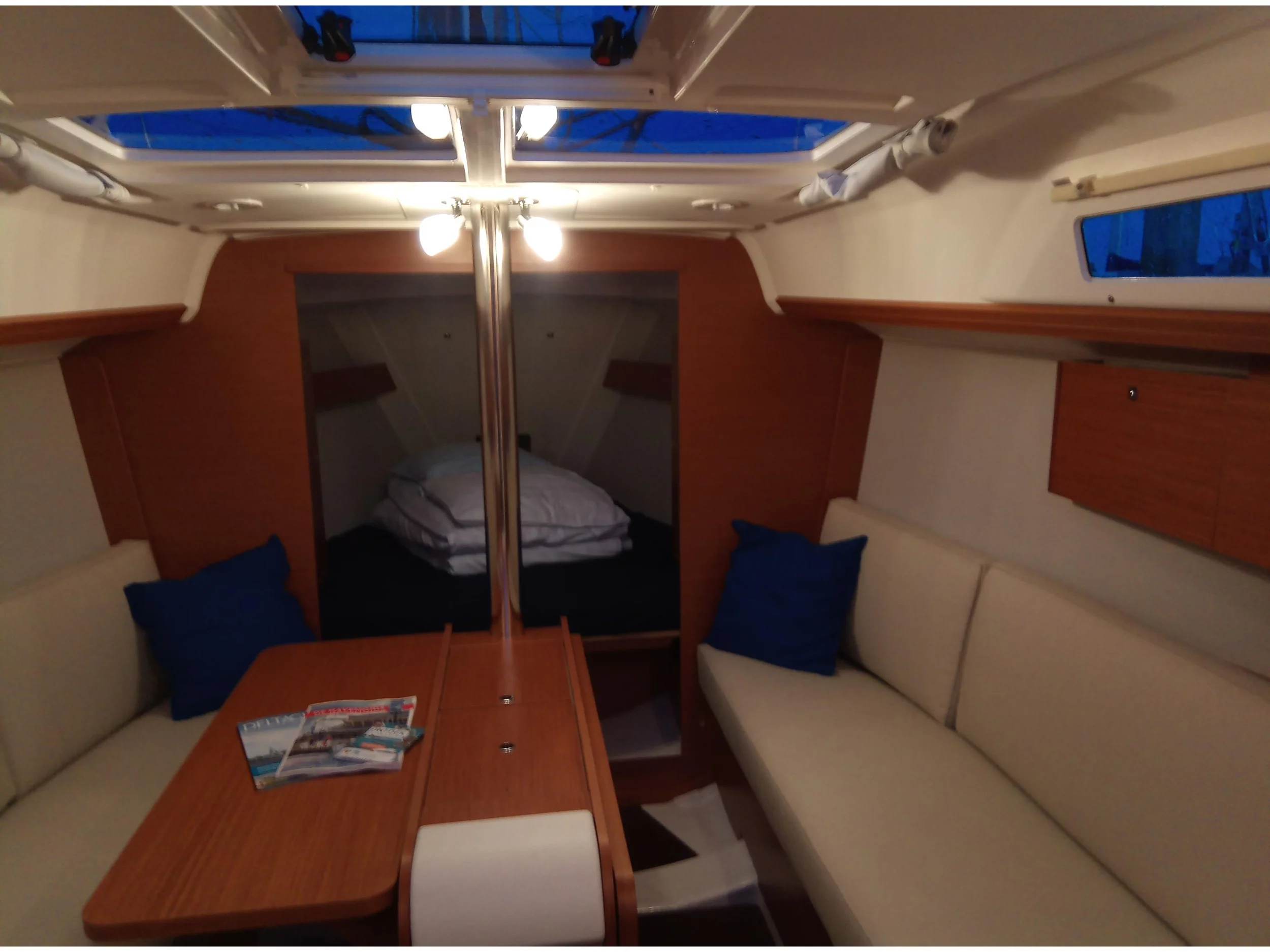 Dufour 310 Grand Large (Sisu) Interior image - 3