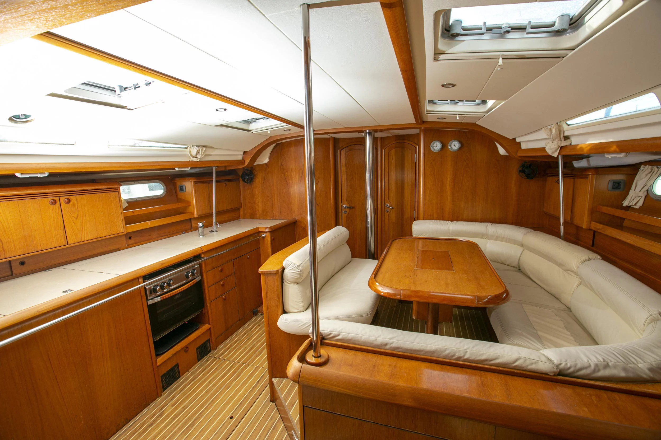 Sun Odyssey 49 (Sirius) Interior image - 5