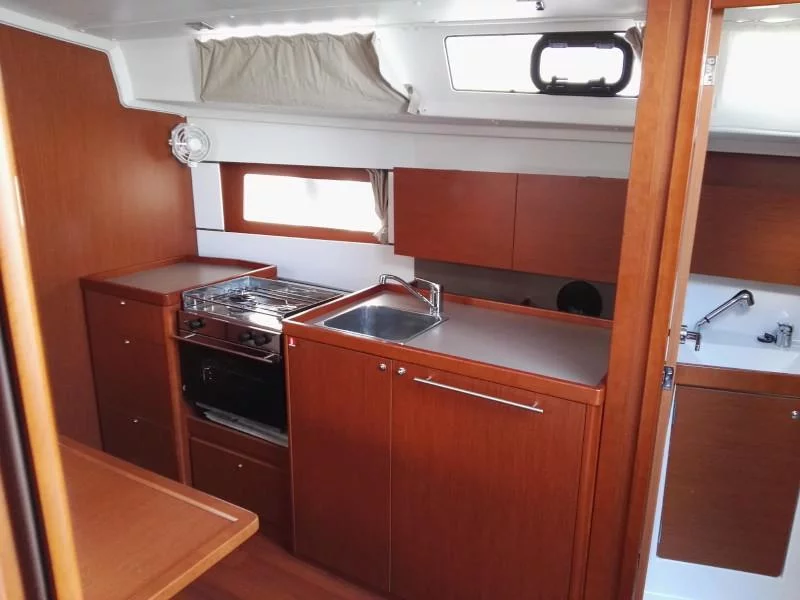 Oceanis 38.1 (Dani)  - 1
