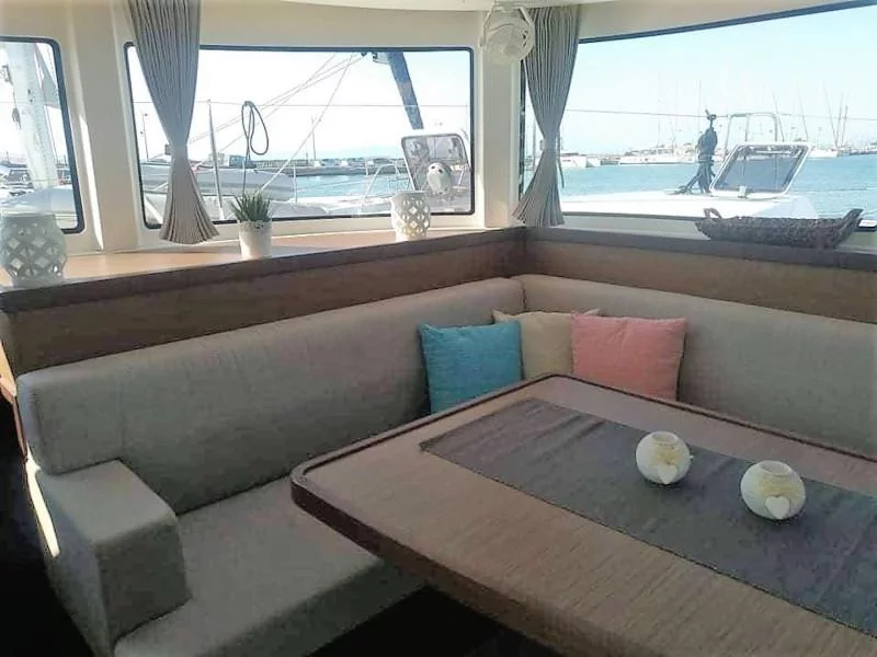 Lagoon 42 (Elysium crewed - VIP equipped)  - 10