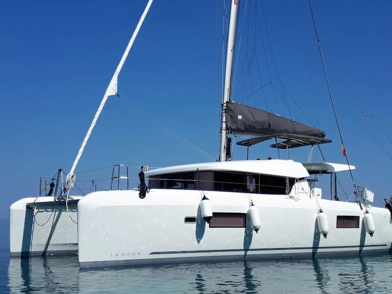 Lagoon 42 (Elysium crewed - VIP equipped)  - 3