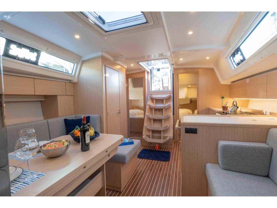 Bavaria C42 (Joy) Interior image - 4