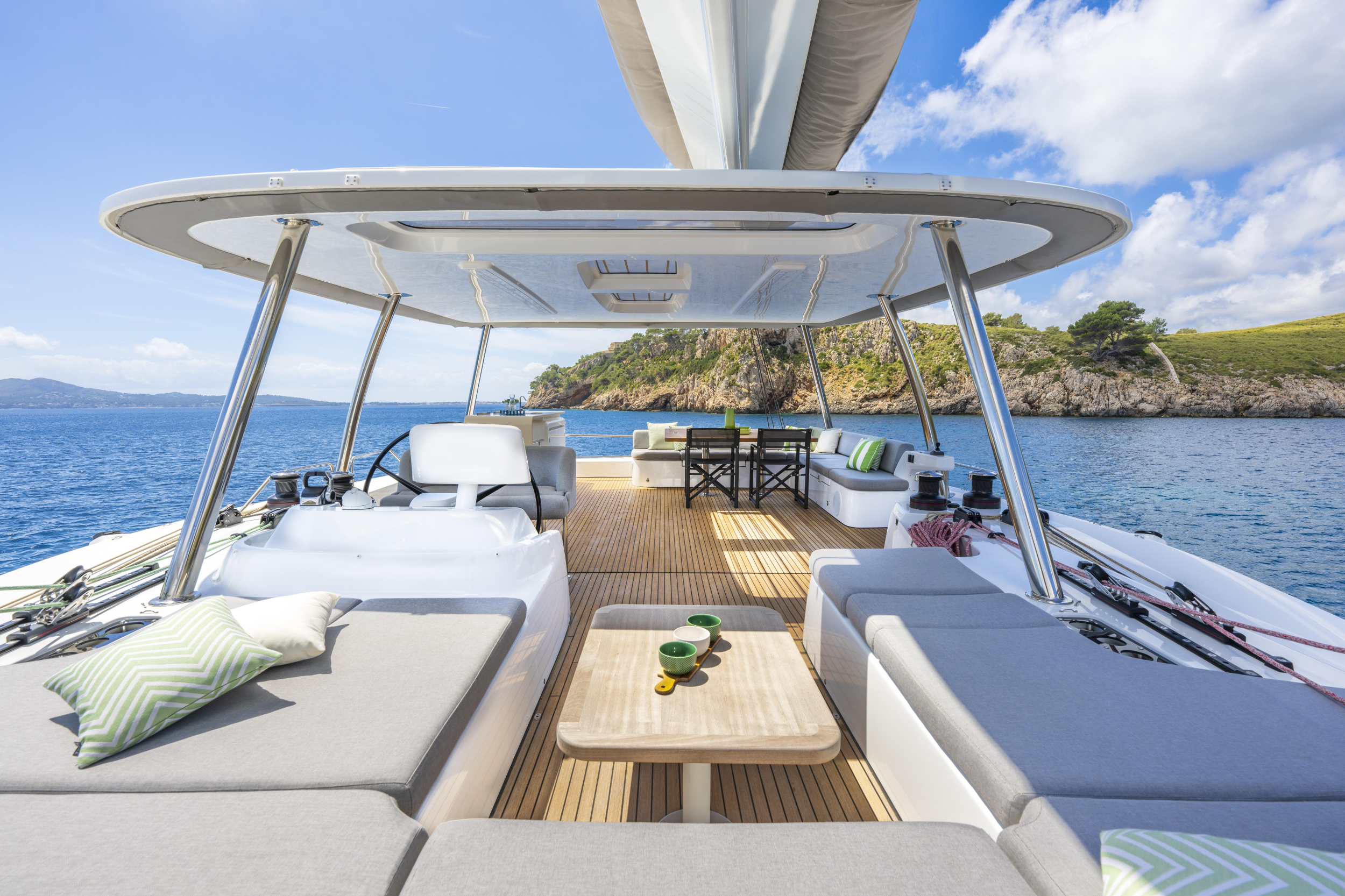 Lagoon 60 — photo 10