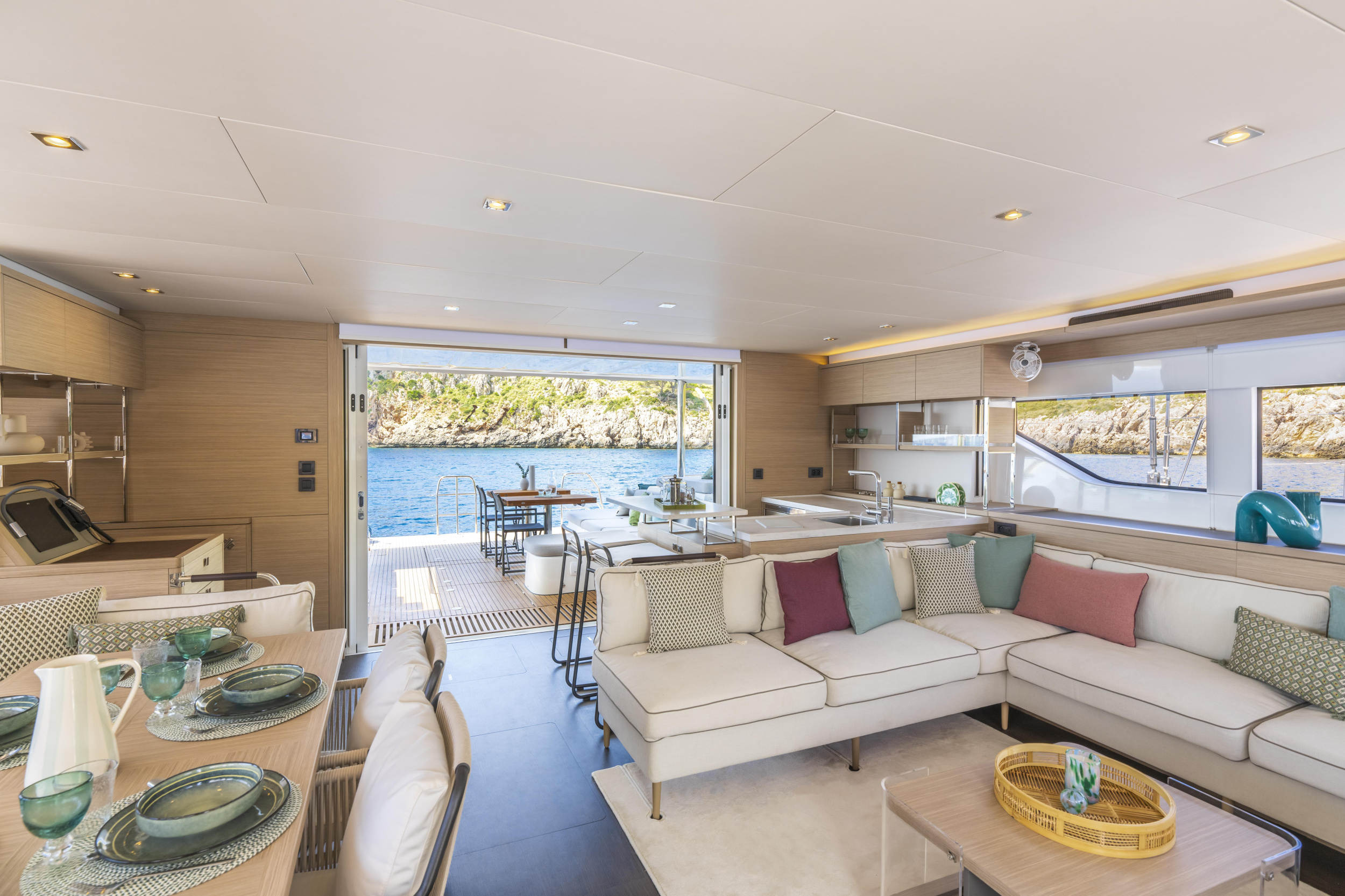 Lagoon 60 — photo 17