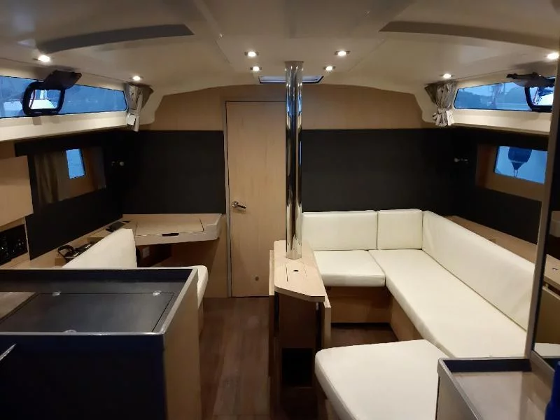 Oceanis 41.1 (KOS 41.4) Interior image - 18