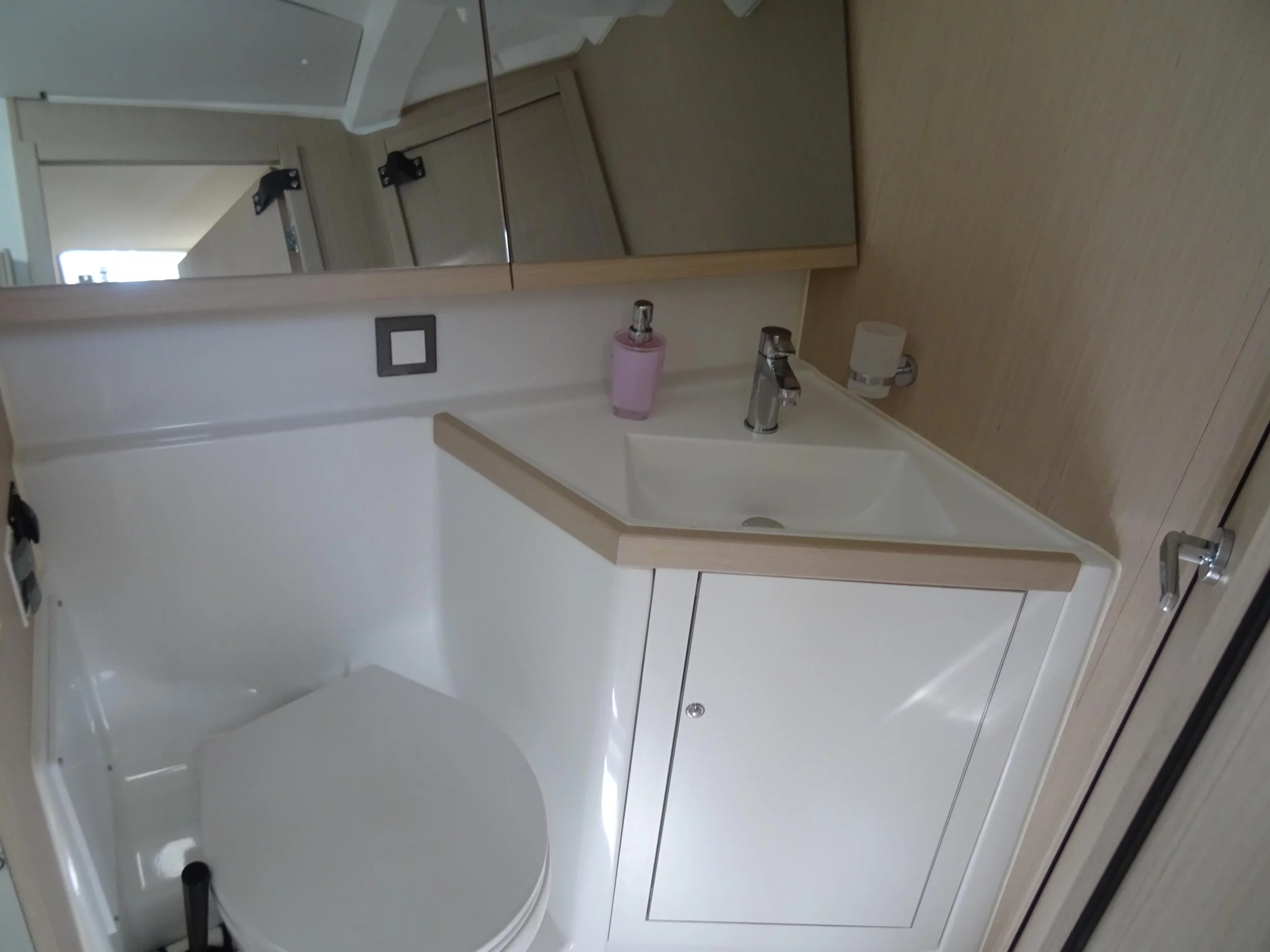 Oceanis 46.1 (Gwennili/Owners Version) Toilet - 7