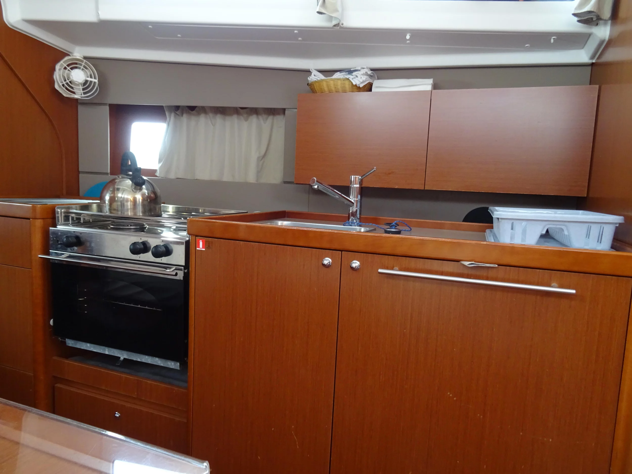 Oceanis 38 (Karavas) Kitchen - 8