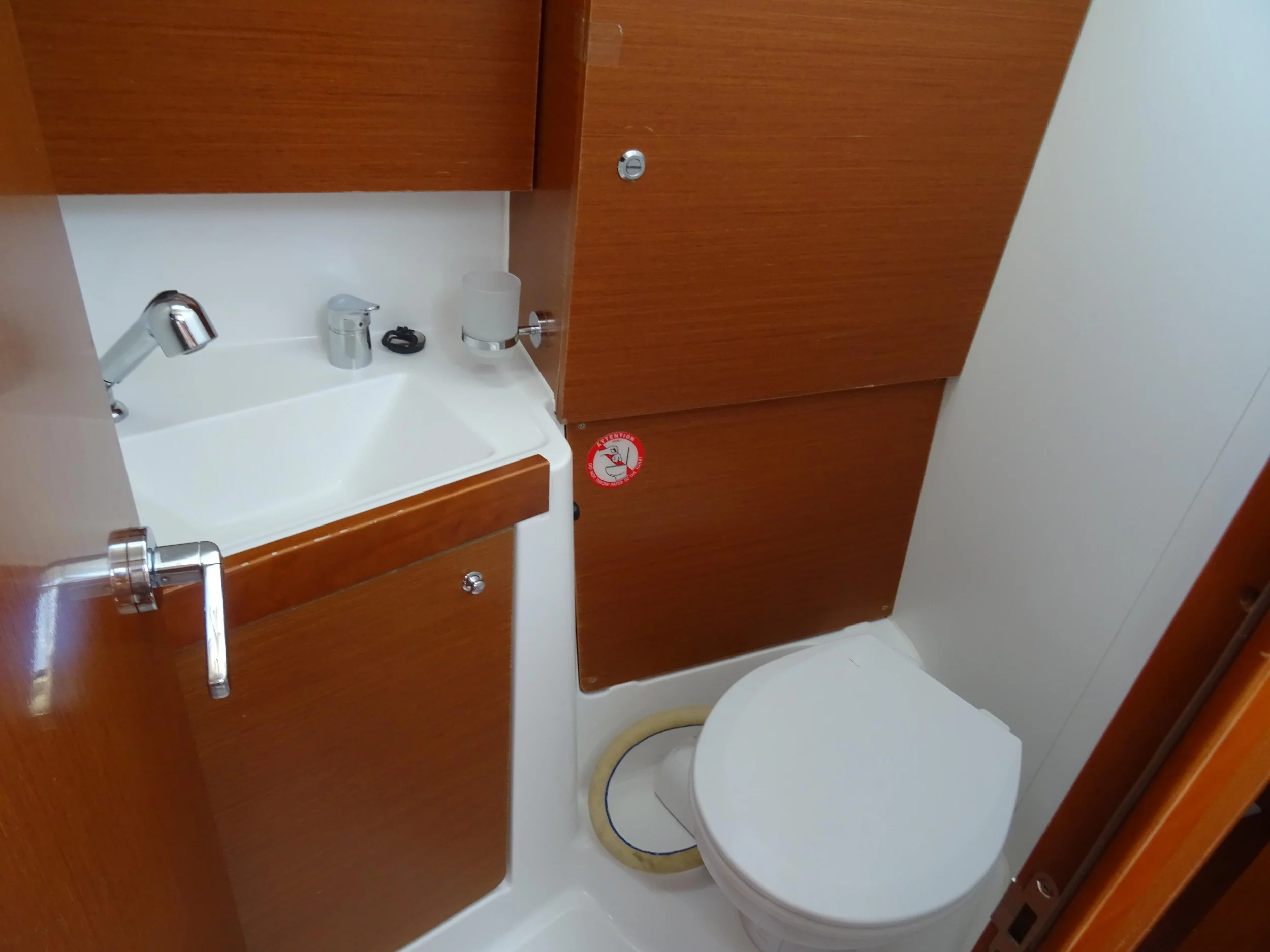 Oceanis 38 (Karavas) Toilet - 3