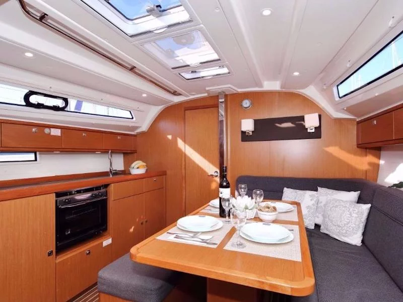 Bavaria Cruiser 41 (Calamari) Interior image - 10