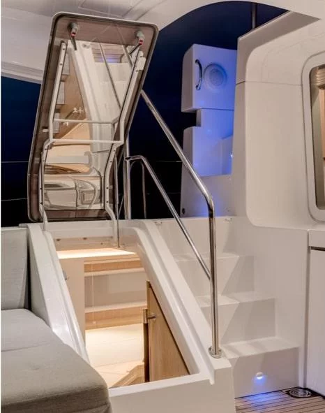 Lagoon 52 (Blue Velvet)  - 28