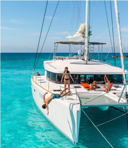 Lagoon 52 (Blue Velvet)  - 30