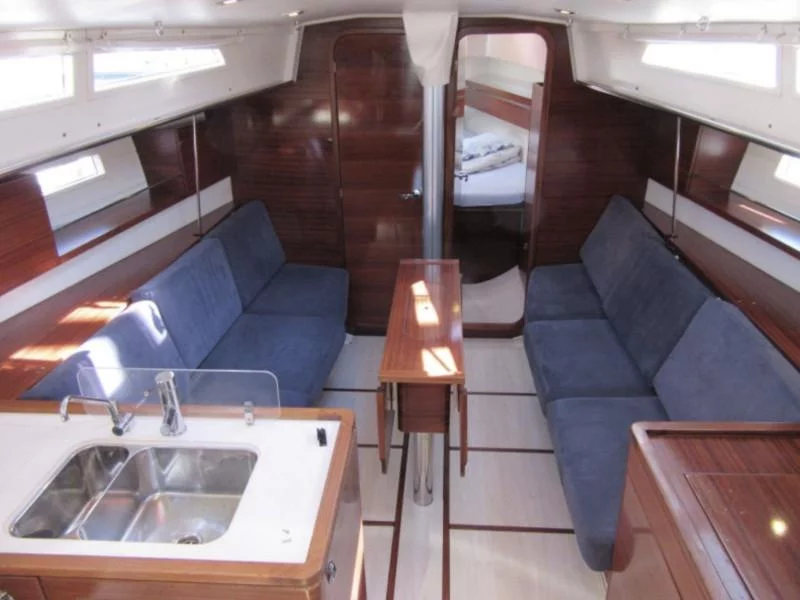 Salona 38 (Rum) Interior image - 1