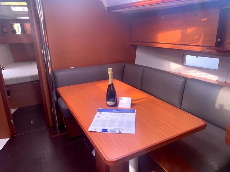 Dufour 390 Grand Large (Friend Planet) Interior image - 1