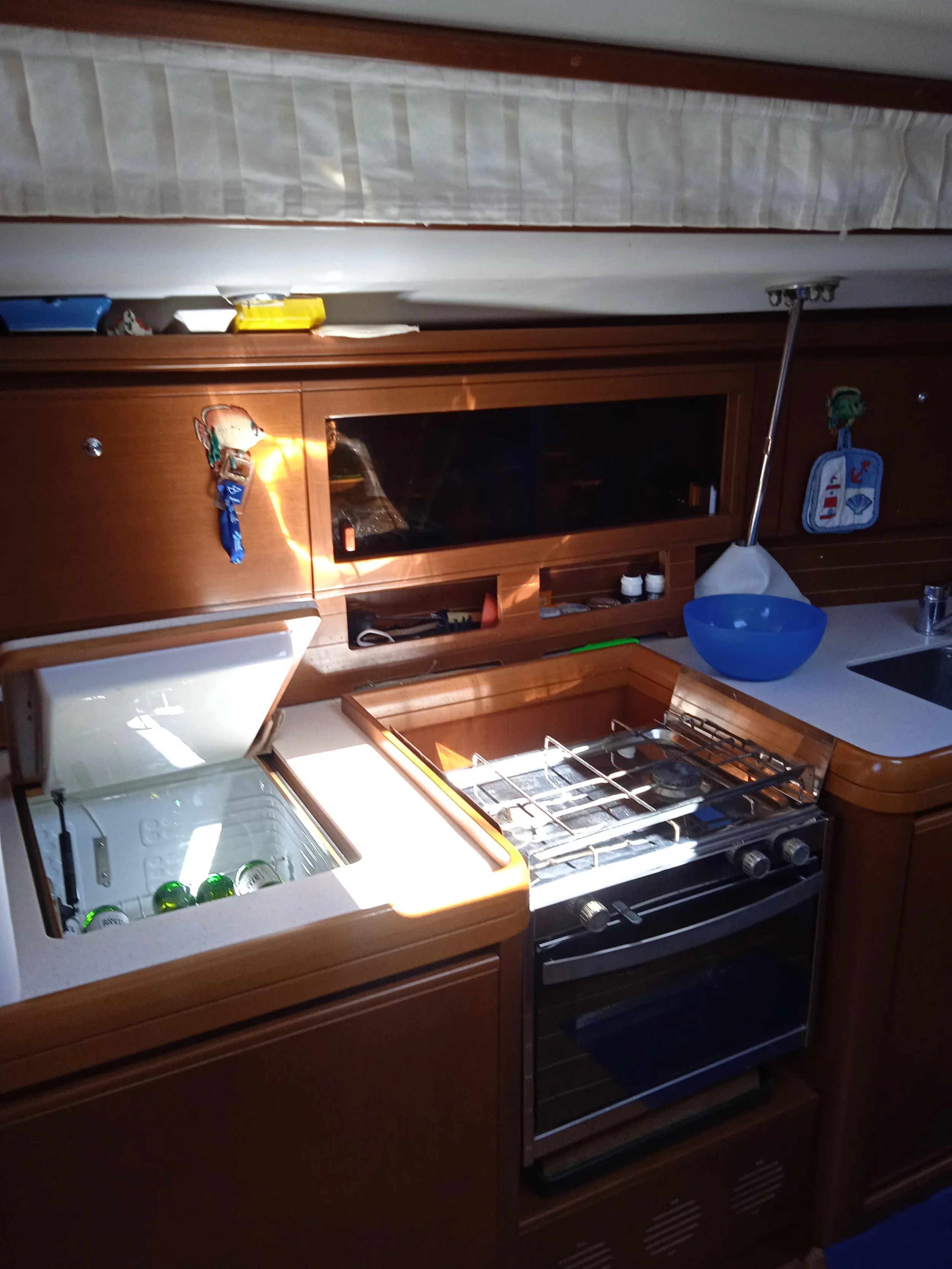 Grand Soleil 37 B&C (JASPER) Kitchen - 5