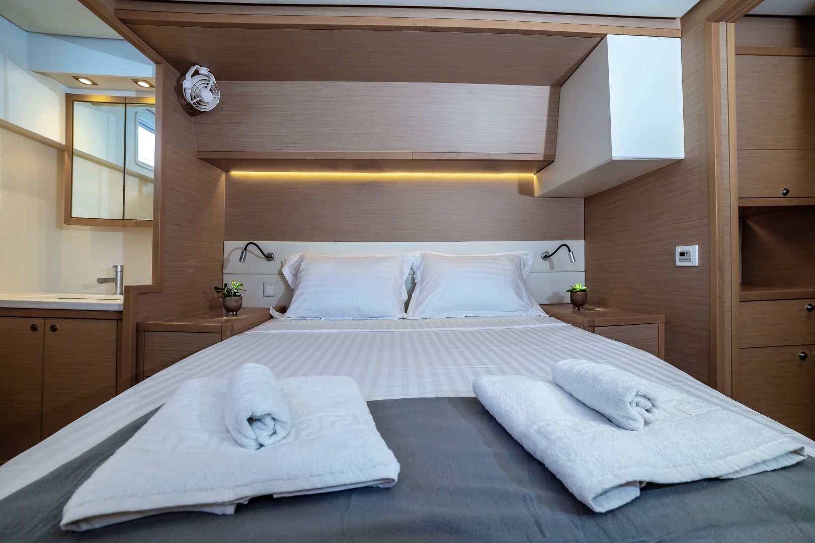Photo #6 - Lagoon 52 (White Pearl) in Atene - 14689