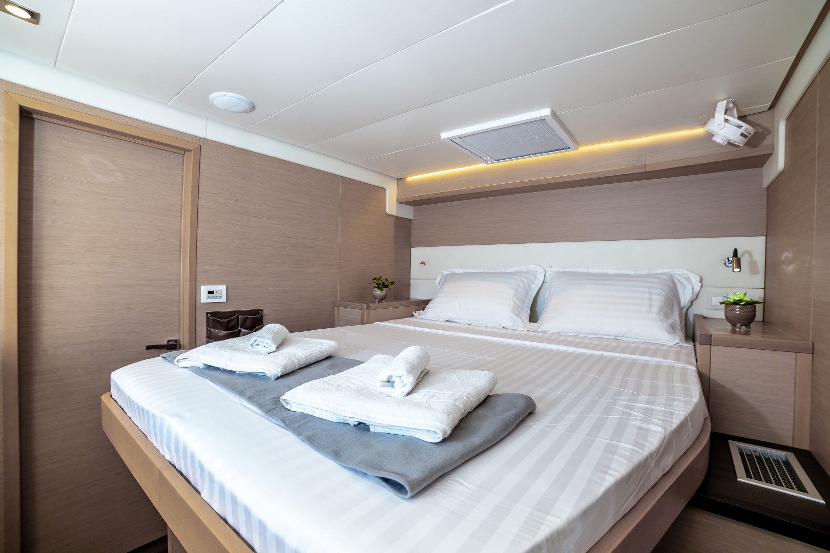 Photo #3 - Lagoon 52 (White Pearl) in Atene - 14689