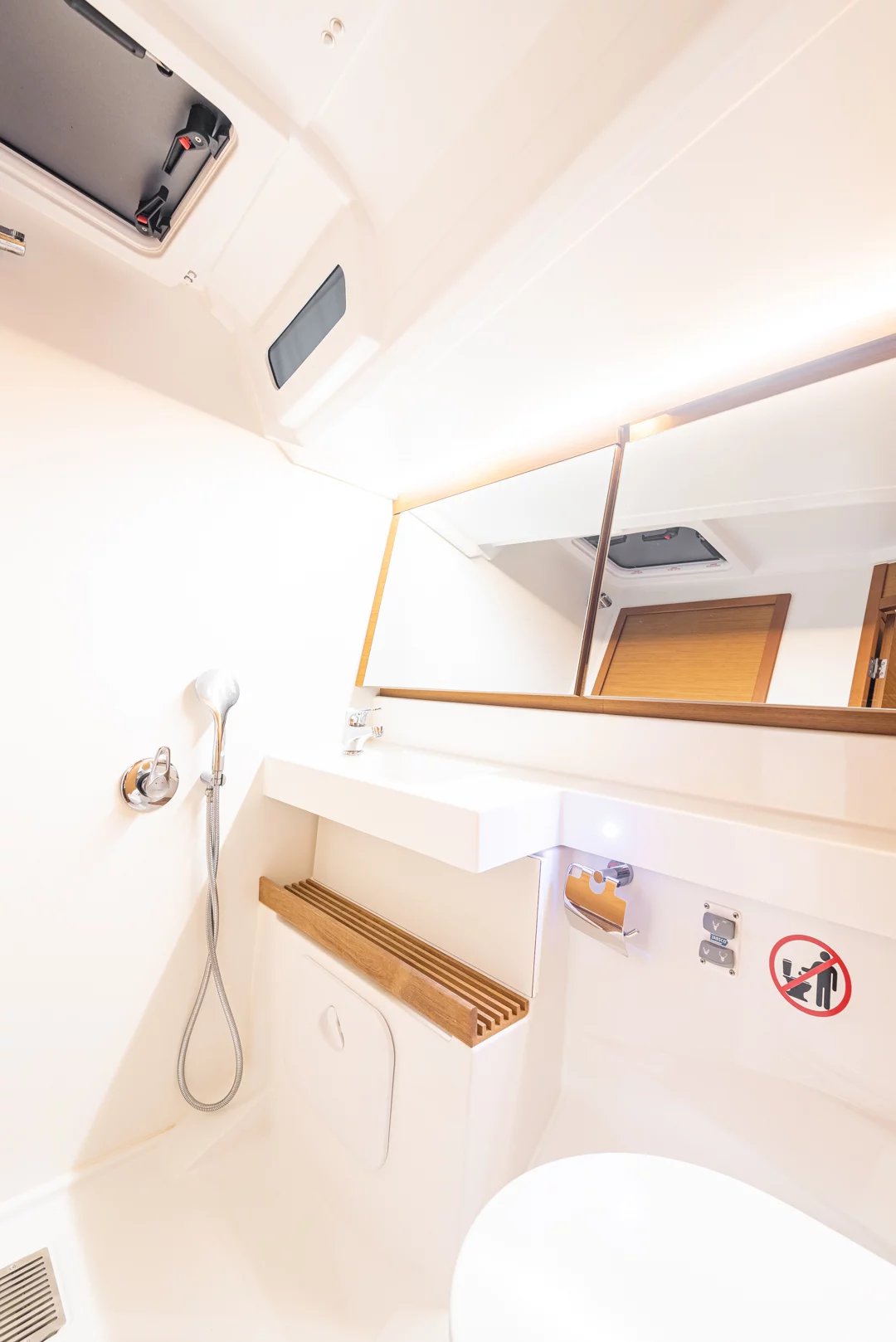 Sun Odyssey 440 (Soulmates)  - 25