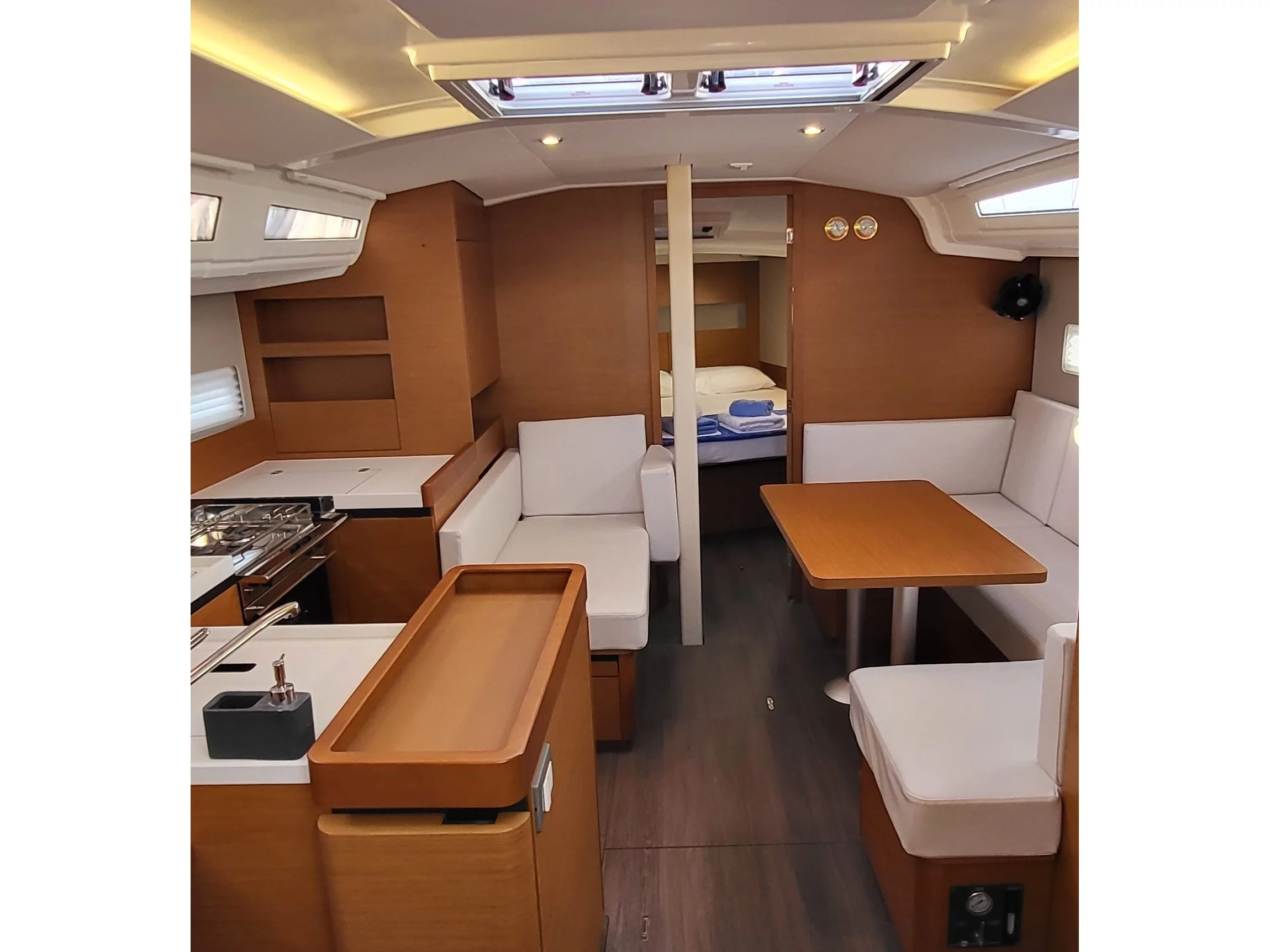 Sun Odyssey 410 (Artemis) Interior image - 11