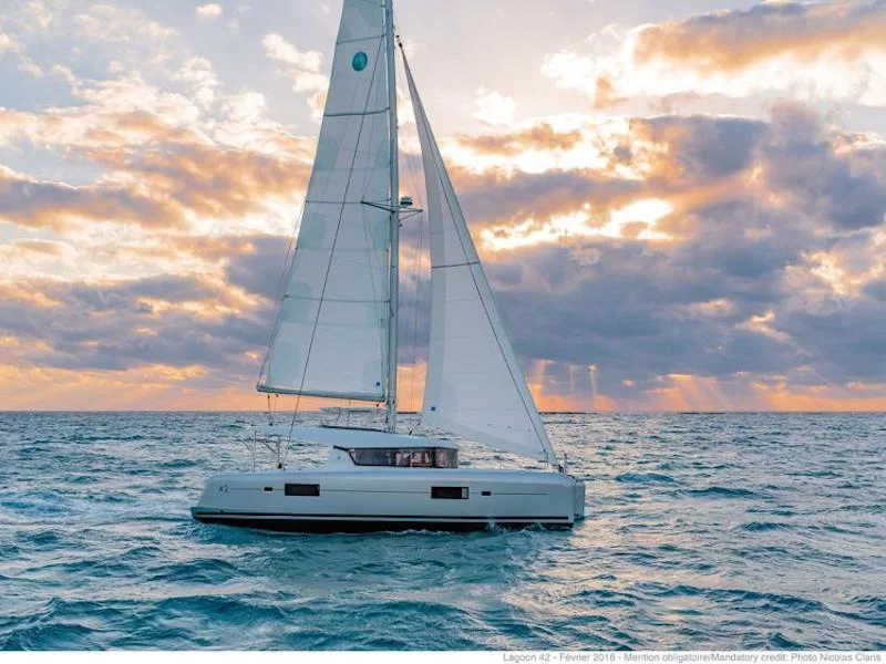 Lagoon 42 (Aria)  - 15