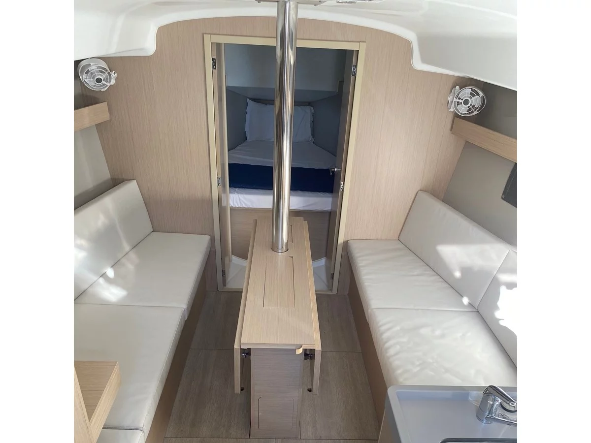 Oceanis 34.1 (Angelica) Interior image - 14