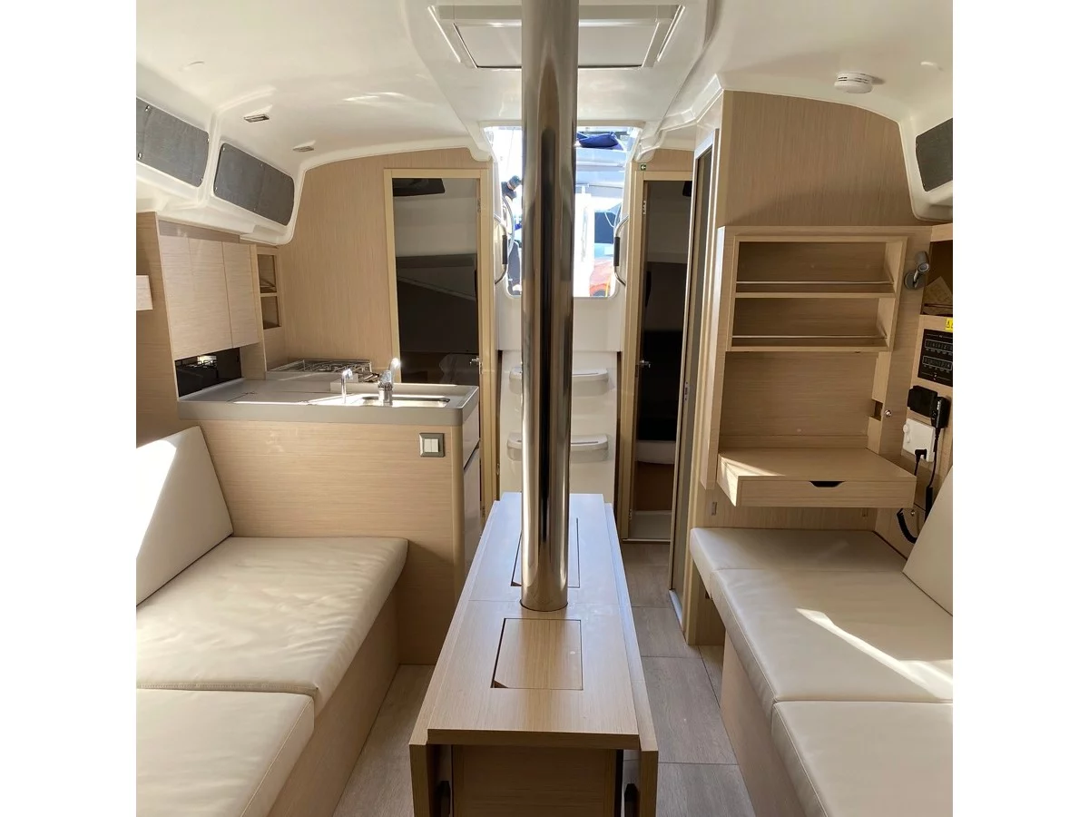 Oceanis 34.1 (Delfino) Interior image - 14