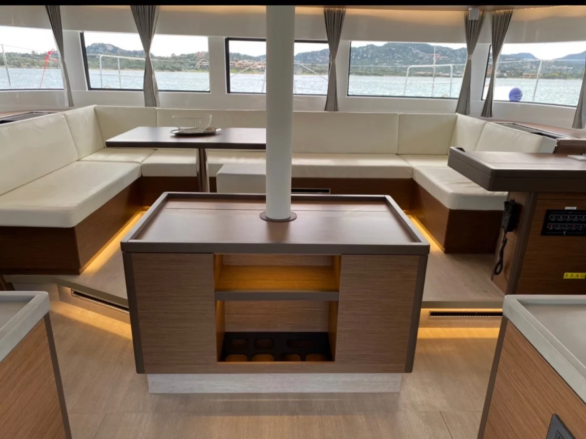 Lagoon 50 (Dreamers) Interior image - 5