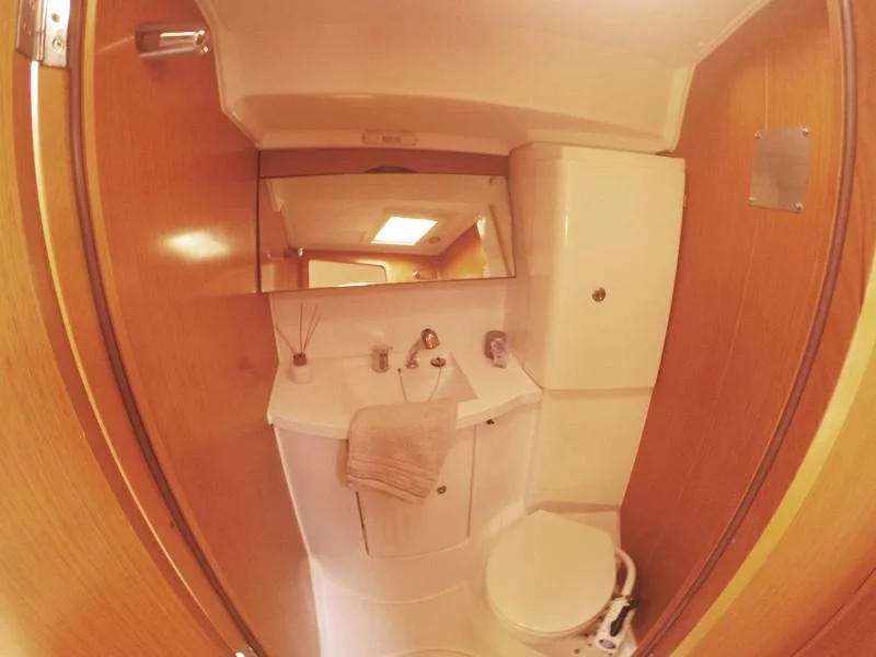 Sun Odyssey 42DS (Sweet Alis)  - 12