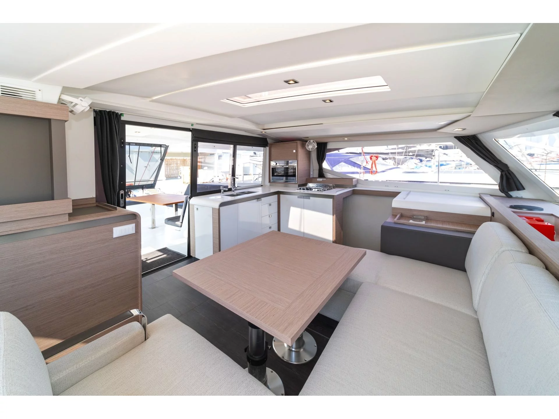 Isla 40 (First Step) Interior image - 1
