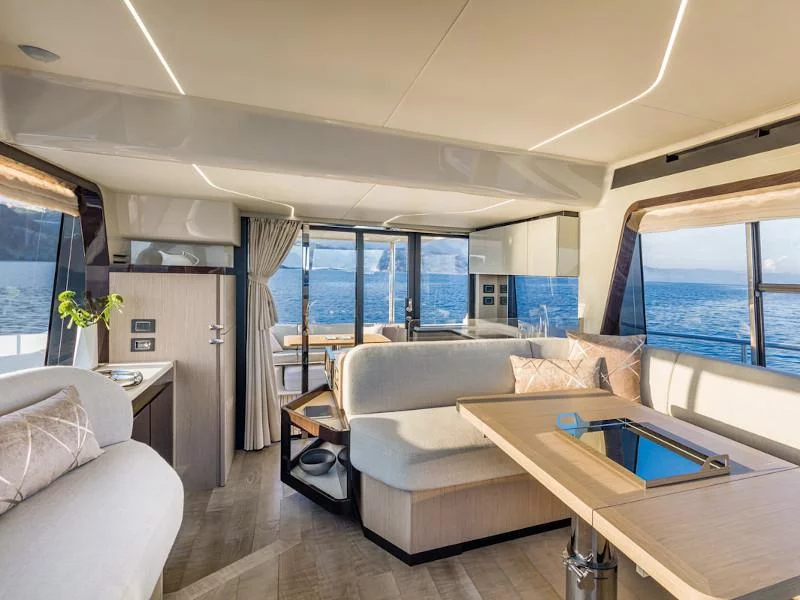 Absolute 47 Fly (VARDO) Interior image - 1