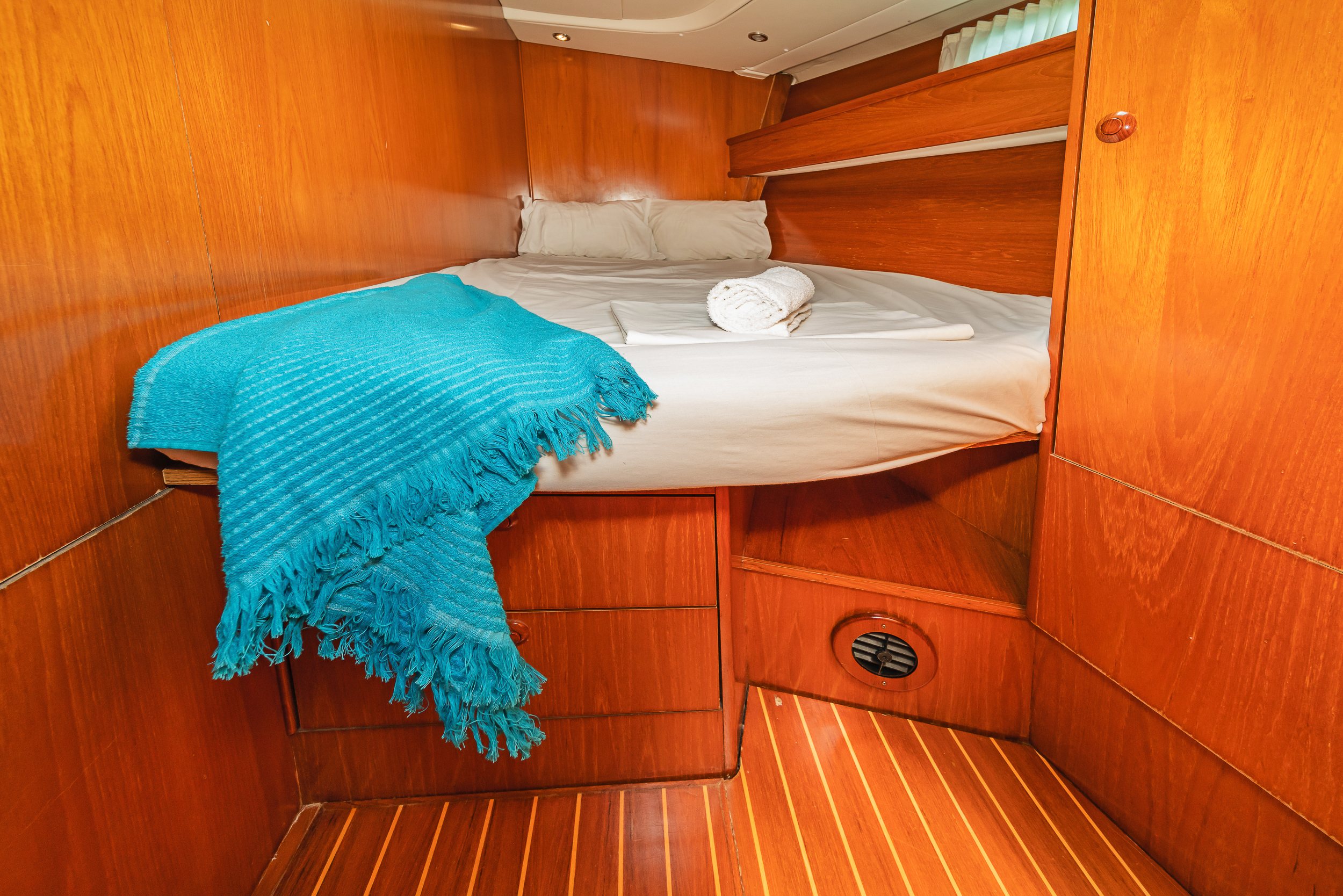 Photo #11 - Sun Odyssey 54DS & GEN - ONLY SKIPPERED (Veni (ONLY SKIPPERED)) in Lavrion - 4202